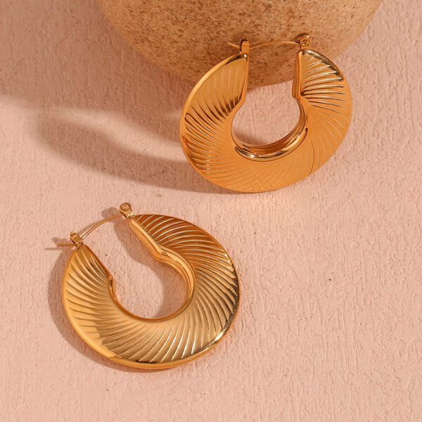 European and American fashion exaggerated niche design earrings - Image 3