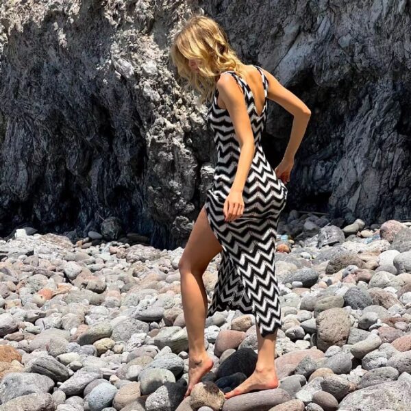 Summer women's V-neck backless black and white striped contrasting knit crochet slit holiday style dress - Image 3