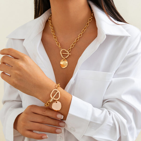 Fashionable metal circular pendant collarbone chain minimalist irregular Necklace set - Image 10