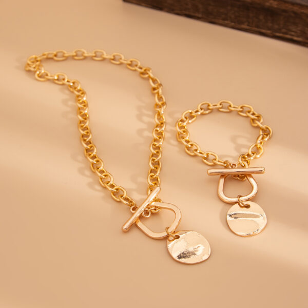 Fashionable metal circular pendant collarbone chain minimalist irregular Necklace set - Image 4