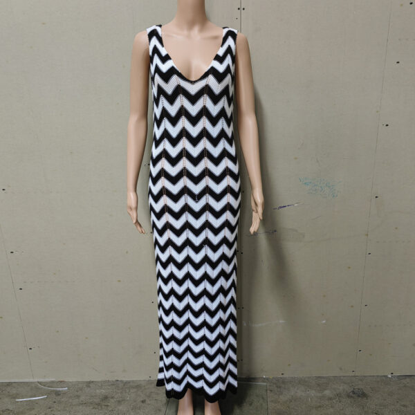 Summer women's V-neck backless black and white striped contrasting knit crochet slit holiday style dress - Image 4