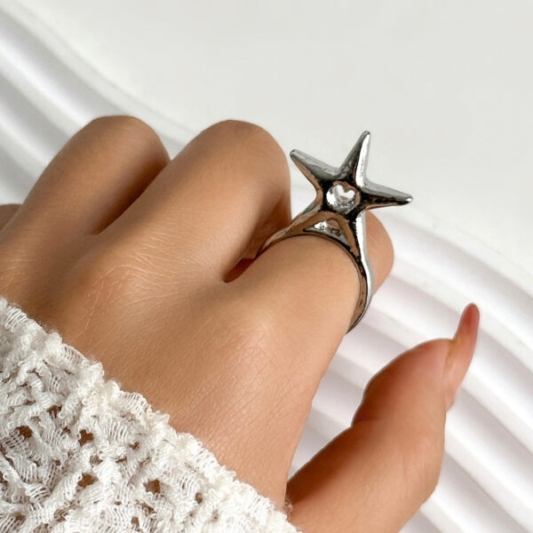 Cold and niche three-dimensional star shaped rings with spicy and beautiful mouth opening English letter bracelets - Image 6