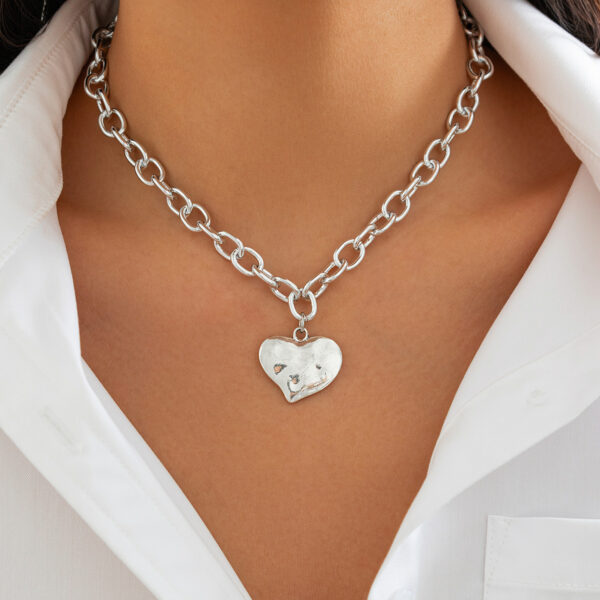 Ins style heart-shaped pendant collarbone chain set, fashionable metal photosensitive surface necklace - Image 6