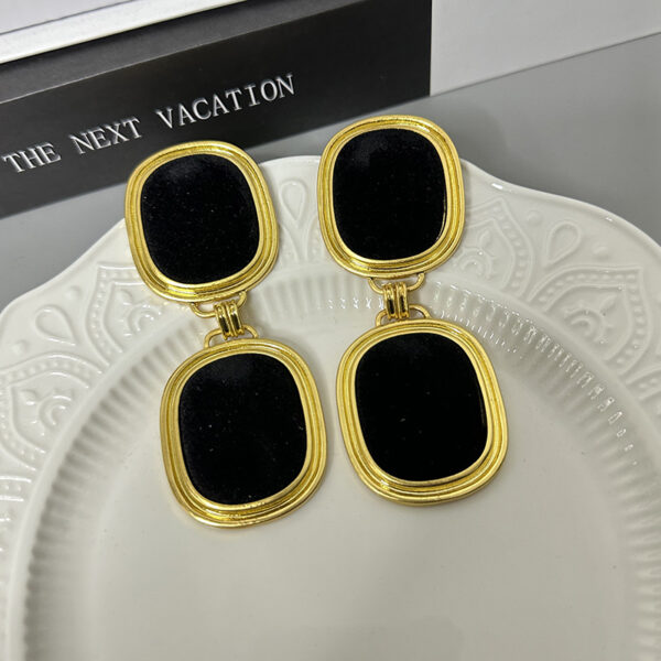 French retro exaggerated poplar forest suede metal double square earrings with ear clips, light luxury, fashionable and high-end earrings - Image 7