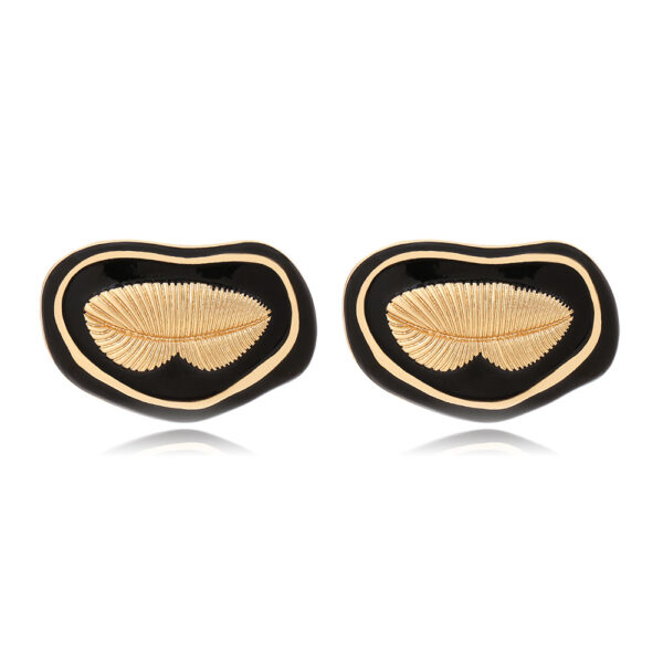 European and American fashionable and sexy oil dripping lips earrings, simple and versatile alloy enamel paint earrings, earrings for women
