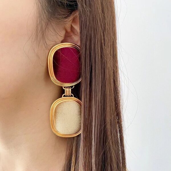 French retro exaggerated poplar forest suede metal double square earrings with ear clips, light luxury, fashionable and high-end earrings - Image 2