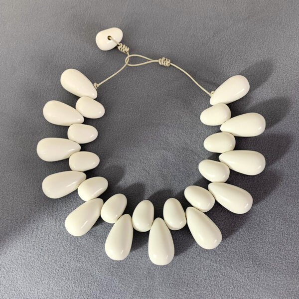 European and American niche design water drop fashionable versatile literary resin necklace - Image 2